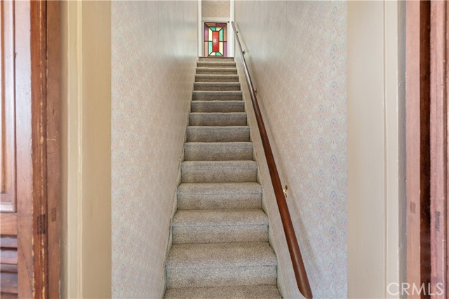 211 E Virginia Avenue, Glendora CA: https://media.crmls.org/medias/93925898-c73d-483d-ae23-b3567d12d63e.jpg