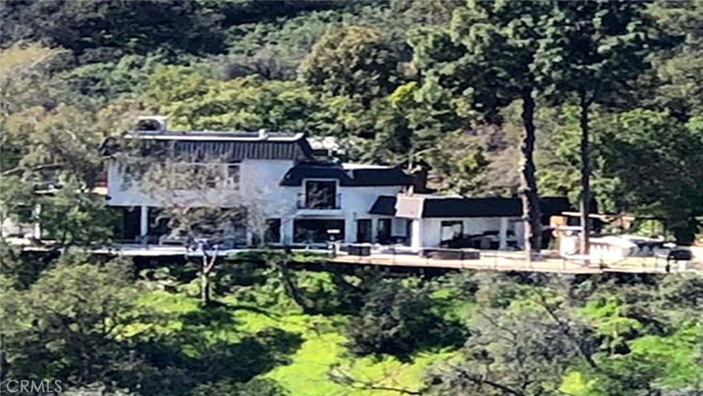 https://media.crmls.org/medias/9392807b-361d-4803-a110-ad6dd64c368d.jpg?preset=X-Large