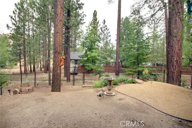 Detail Gallery Image 4 of 42 For 42716 Juniper Dr, Big Bear Lake,  CA 92315 - 4 Beds | 2 Baths