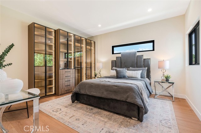 521 N Sparks Street, Burbank CA: https://media.crmls.org/medias/9392ec77-5951-4ccc-ad8c-c64af7c0890e.jpg