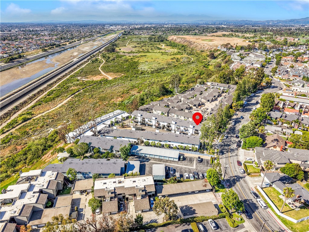 https://media.crmls.org/medias/9393a809-e5c1-4051-b063-1a8ee3e990d1.jpg?preset=X-Large