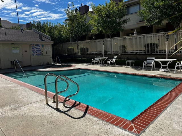 Detail Gallery Image 37 of 40 For 19451 Sherman Way #501,  Reseda,  CA 91335 - 3 Beds | 2/1 Baths