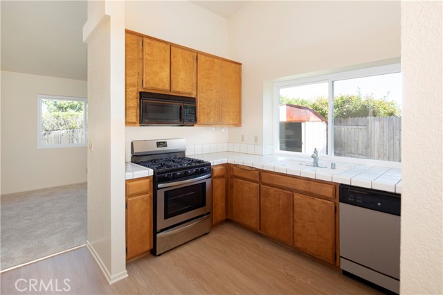 Detail Gallery Image 4 of 17 For 1216 Capitola St, Grover Beach,  CA 93433 - 3 Beds | 2 Baths
