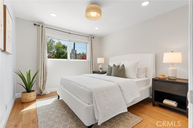 Image 46 of 73 For 4972 Park  