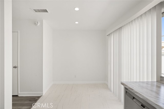 19211 Haynes Street, Reseda CA: https://media.crmls.org/medias/93942d3f-14a7-4195-8f15-4d465e6a73ee.jpg