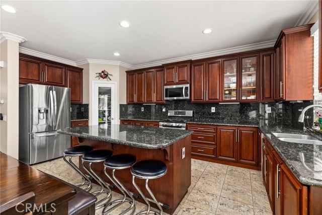Detail Gallery Image 9 of 54 For 10120 via Indigo, Moreno Valley,  CA 92557 - 5 Beds | 3 Baths
