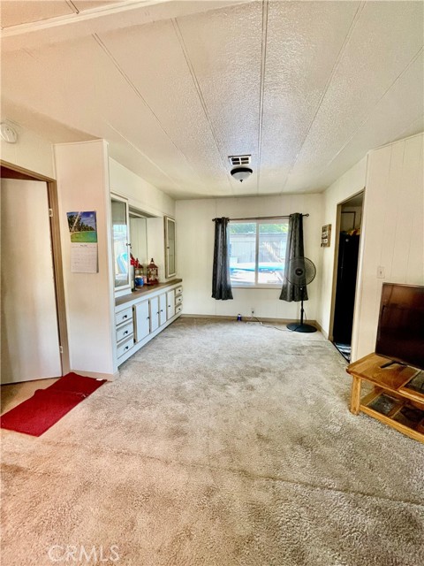 703 Oro Dam W Boulevard, Oroville CA: https://media.crmls.org/medias/9395932b-b16b-447b-9594-c080444c2565.jpg