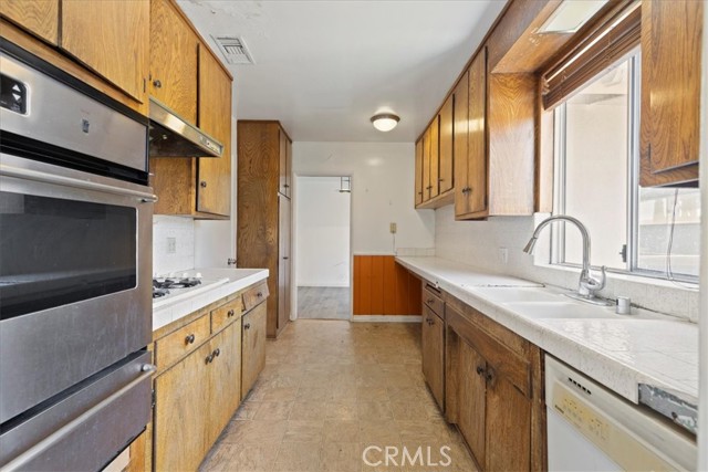 9709 Cabanas Avenue, Tujunga CA: https://media.crmls.org/medias/93962003-7e61-48c8-ab8e-897fa0aa9fd5.jpg