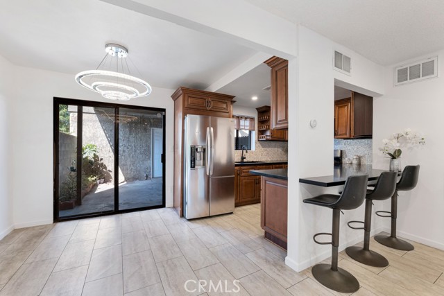 Detail Gallery Image 5 of 28 For 9635 Sepulveda Bld #1,  North Hills,  CA 91343 - 3 Beds | 2/1 Baths