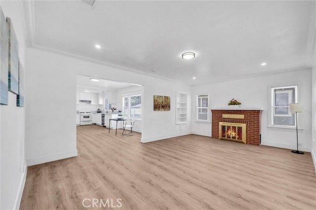 820 S Van Ness Avenue, Santa Ana CA: https://media.crmls.org/medias/9397fe82-b98d-47b3-9fac-2c6fde394ea9.jpg