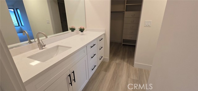 1364 Park Plaza Drive, Long Beach CA: https://media.crmls.org/medias/9398afb3-4d5a-4d98-8033-1eba8c9cff7d.jpg