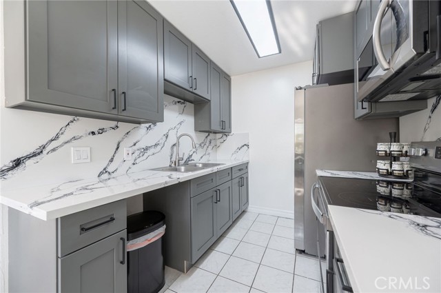 Detail Gallery Image 11 of 54 For 121 Sinclair Ave #207,  Glendale,  CA 91206 - 2 Beds | 2 Baths