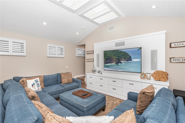 Detail Gallery Image 14 of 32 For 213 34th St, Newport Beach,  CA 92663 - 3 Beds | 3 Baths
