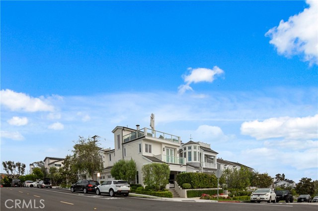 720 Poinsettia Ave, Corona del Mar CA: https://media.crmls.org/medias/9399da99-9ddd-4084-8e04-6bdd5302c6e5.jpg