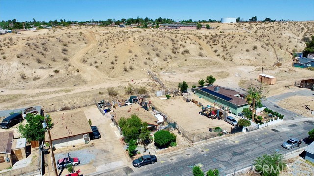 15464 3rd Street, Victorville CA: https://media.crmls.org/medias/9399e111-0e1c-448b-a39e-11cf5bf42b7f.jpg
