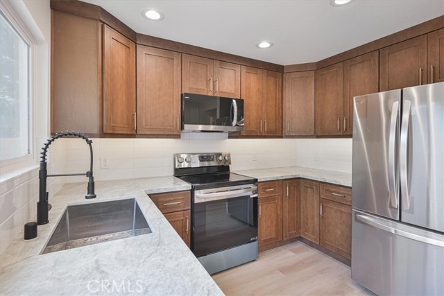 Detail Gallery Image 5 of 30 For 229 Springview, Irvine,  CA 92620 - 2 Beds | 1 Baths