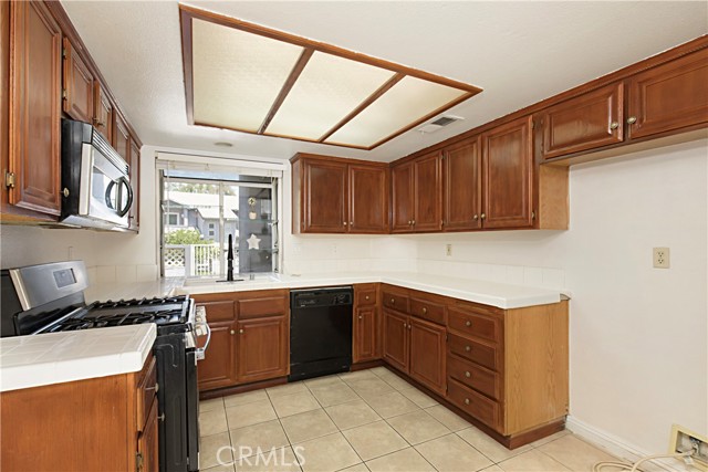 Detail Gallery Image 14 of 42 For 8279 Sutterhome Pl, Rancho Cucamonga,  CA 91730 - 3 Beds | 2/1 Baths