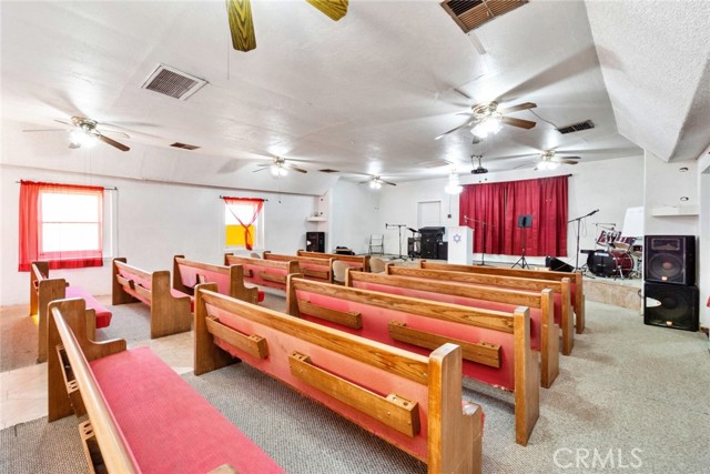 900 Sonora Street, Madera CA: https://media.crmls.org/medias/939ab5dc-166e-4cc3-afc2-91e15f50426a.jpg