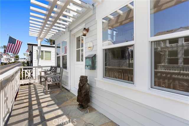 45 Drake Street, Newport Beach CA: https://media.crmls.org/medias/939c237b-a57d-4ced-8cfc-9bc91210a35c.jpg