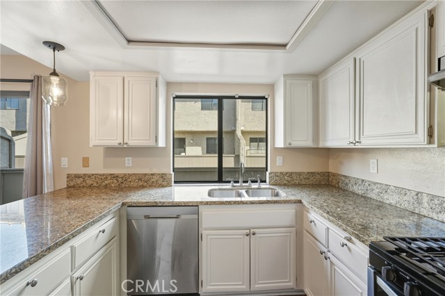 Detail Gallery Image 12 of 47 For 334 W 220th St, Carson,  CA 90745 - 3 Beds | 2/1 Baths