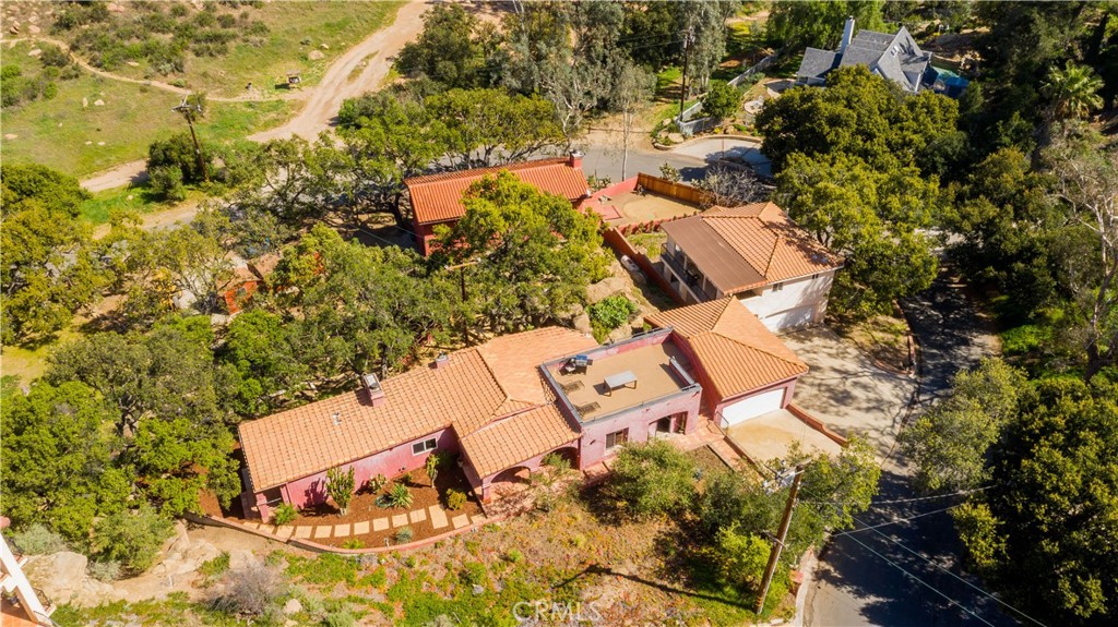 https://media.crmls.org/medias/939d70fb-d098-4627-a12a-8823172cbbe3.jpg?preset=X-Large