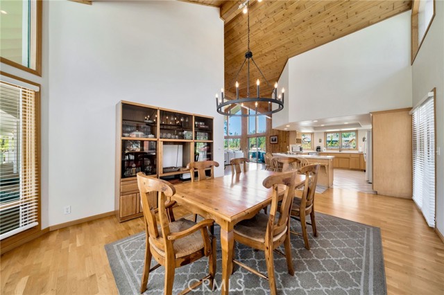Detail Gallery Image 17 of 61 For 40034 Lakeview Dr, Big Bear Lake,  CA 92315 - 4 Beds | 3/1 Baths