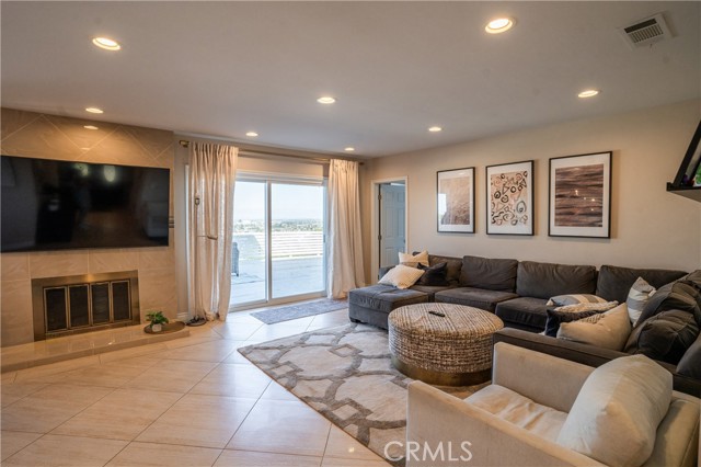 Detail Gallery Image 13 of 42 For 2067 Glentree, Lomita,  CA 90717 - 4 Beds | 4 Baths