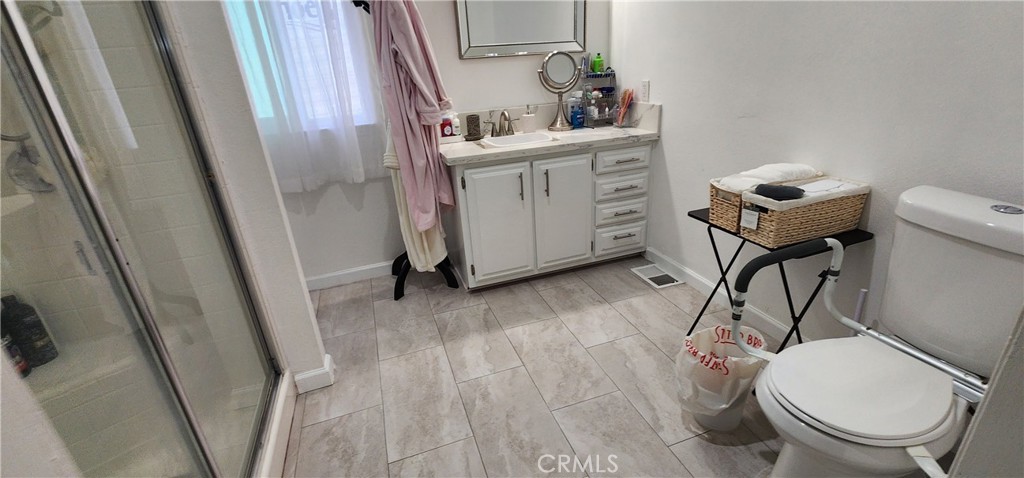 https://media.crmls.org/medias/939f8c38-ec34-45a4-9999-ae4a3e32527a.jpg?preset=X-Large