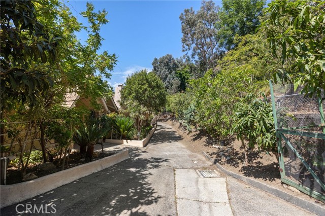 10961 Savona Road, Los Angeles CA: https://media.crmls.org/medias/93a00670-c302-44a4-9768-ee3e78db78de.jpg