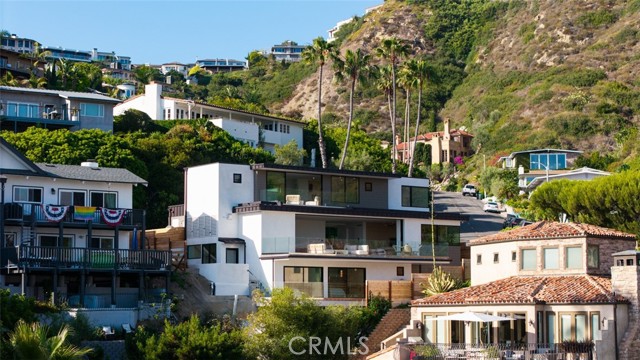 1105 Skyline Drive, Laguna Beach CA: https://media.crmls.org/medias/93a00de6-eb82-4eac-958b-ffc220316a2c.jpg
