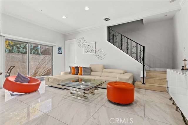 Detail Gallery Image 17 of 69 For 6920 Valmont #5,  Tujunga,  CA 91042 - 4 Beds | 3 Baths