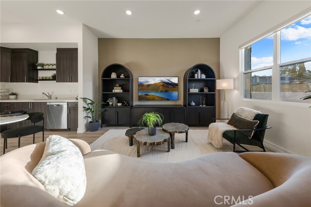 Detail Gallery Image 7 of 21 For 126 N New Ave #8,  Monterey Park,  CA 91755 - 3 Beds | 2/1 Baths