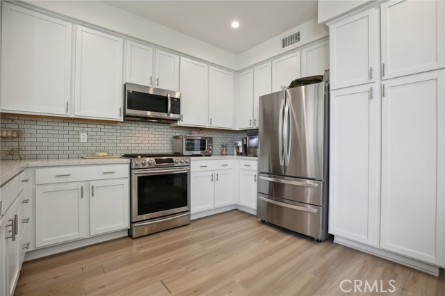 Detail Gallery Image 18 of 45 For 25114 Narbonne Ave #G,  Lomita,  CA 90717 - 3 Beds | 2/1 Baths