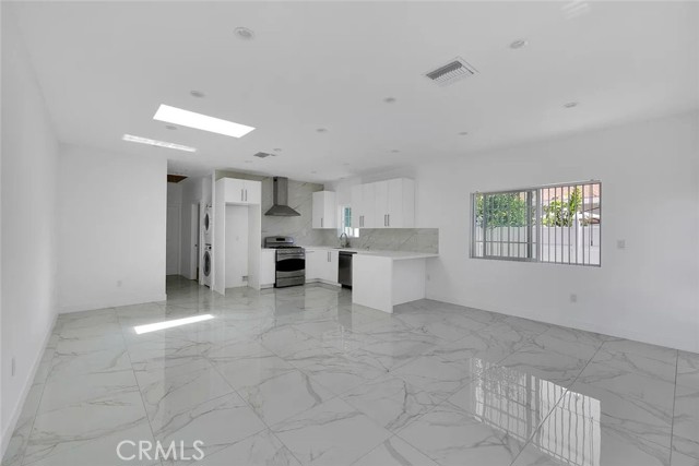 Detail Gallery Image 5 of 20 For 634 E Valencia Ave, Burbank,  CA 91501 - 2 Beds | 2 Baths