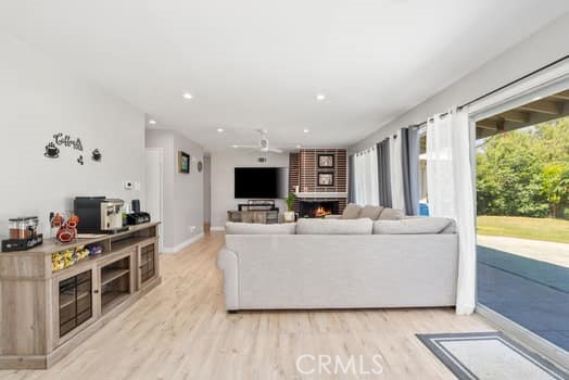 7839 Los Arboles Place, Riverside CA: https://media.crmls.org/medias/93a279a4-633e-41f7-8be6-4cebffe3e14d.jpg