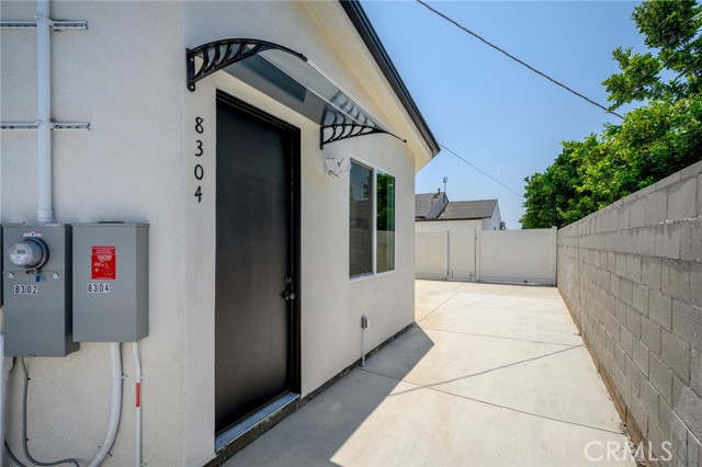 8302 Webb Avenue, Sun Valley CA: https://media.crmls.org/medias/93a315b7-edae-4bf0-9f54-eae37404897e.jpg
