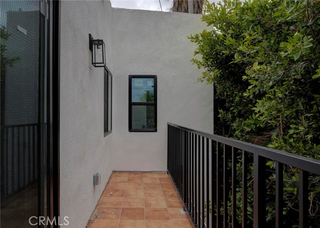 Detail Gallery Image 32 of 36 For 1243 1/2 Meadowbrook Ave #BACK,  Los Angeles,  CA 90019 - 2 Beds | 2/1 Baths