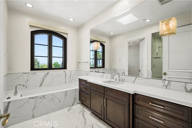 462 S Maple Drive, Beverly Hills CA: https://media.crmls.org/medias/93a4899f-0ff1-46f7-ba05-fcd758a3d521.jpg