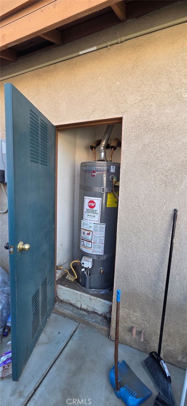 Detail Gallery Image 8 of 12 For 12637 Madrona, Victorville,  CA 92394 - 4 Beds | 2/1 Baths