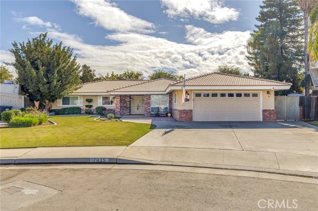 Detail Gallery Image 1 of 46 For 7805 Westdumfries Ct, Bakersfield,  CA 93309 - 4 Beds | 2 Baths