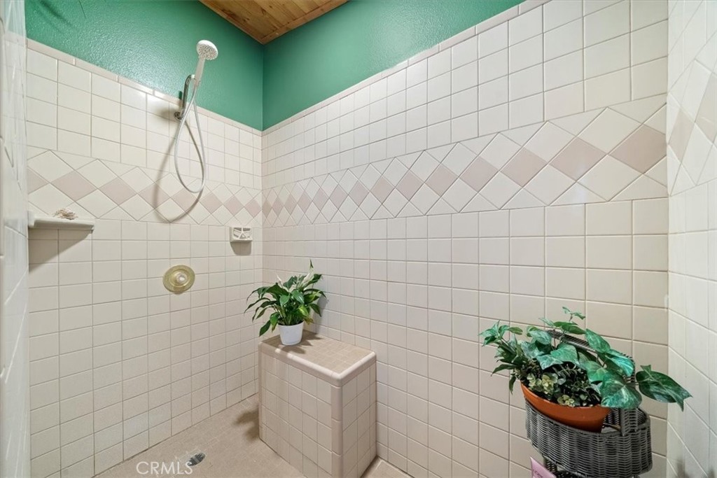 https://media.crmls.org/medias/93a51789-f0bf-404b-acfd-160ee8a50665.jpg?preset=X-Large