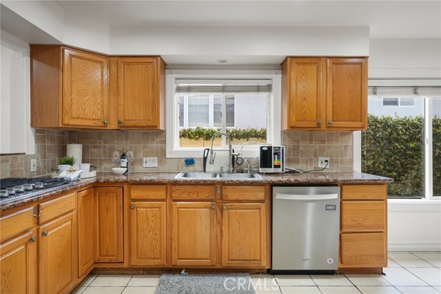 Detail Gallery Image 19 of 62 For 18760 Wells, Tarzana,  CA 91356 - 5 Beds | 4 Baths