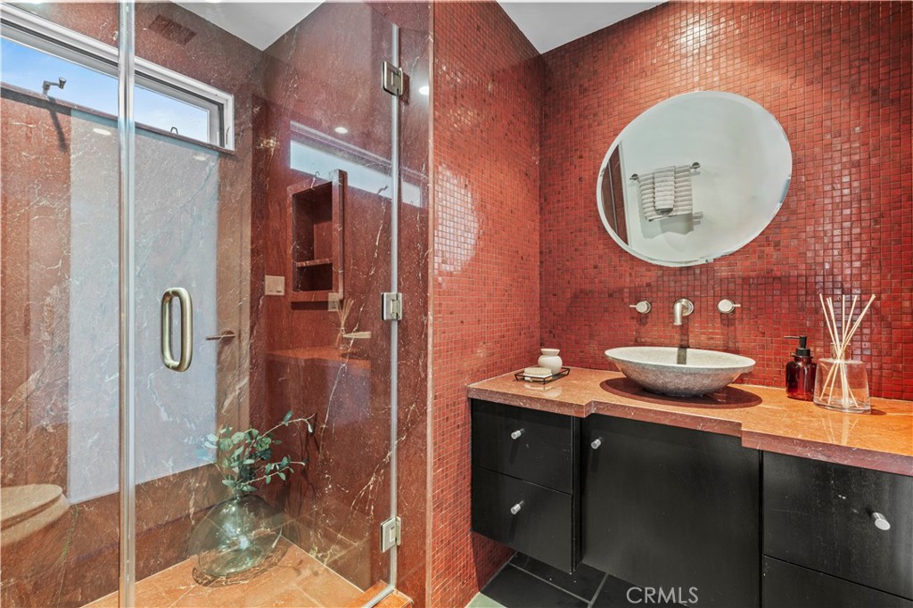 https://media.crmls.org/medias/93a5ce68-fabb-4905-bb0f-1ef30b47c977.jpg?preset=X-Large