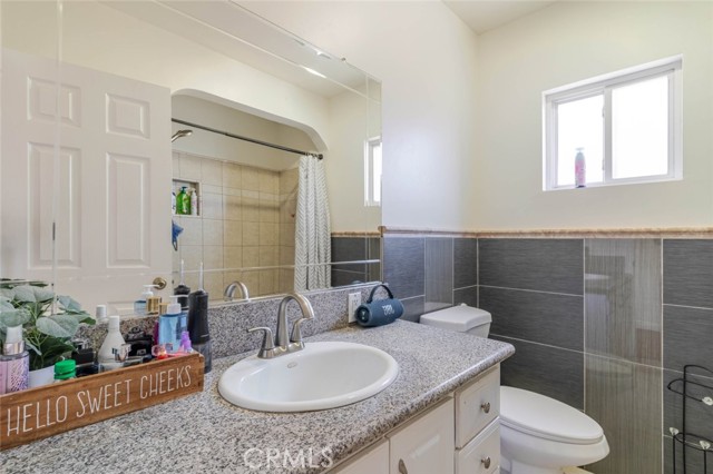 Detail Gallery Image 20 of 39 For 731 & 733 N. Alexander St, San Fernando,  CA 91340 - 5 Beds | 3 Baths