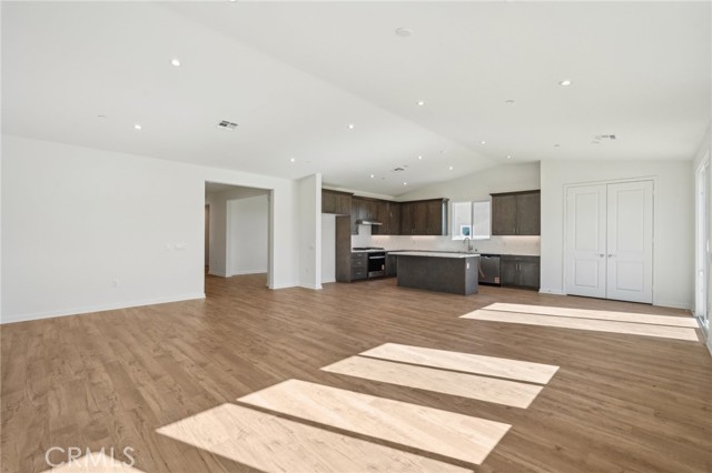 41810 Castello Lane, Palmdale CA: https://media.crmls.org/medias/93a6bce0-0e7a-46c4-9635-e620f21f238f.jpg