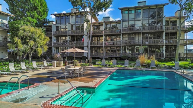 Detail Gallery Image 5 of 40 For 6314 Marina Pacifica, Long Beach,  CA 90803 - 2 Beds | 2 Baths