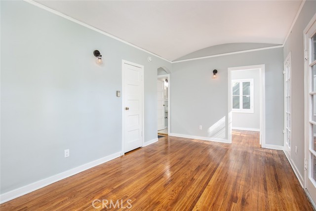 455 E Sacramento Street, Altadena CA: https://media.crmls.org/medias/93aa21f6-de83-47fb-8686-3fcac70bc618.jpg