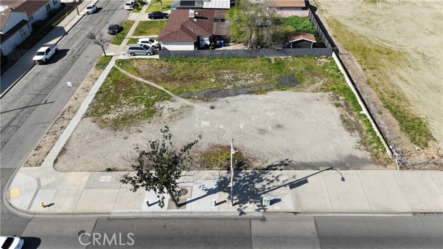 Detail Gallery Image 4 of 17 For 9098 Sierra, Fontana,  CA 92335 - – Beds | – Baths