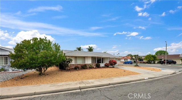 Detail Gallery Image 2 of 23 For 1520 Sandlewood Dr, Hemet,  CA 92543 - 2 Beds | 2 Baths