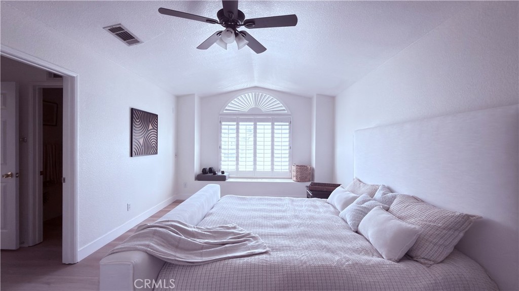 https://media.crmls.org/medias/93ac6043-b46e-414a-b5a8-cc1ce71c28ee.jpg?preset=X-Large